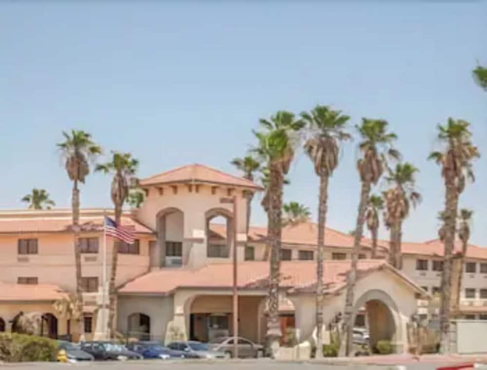 Hotel Ramada By Wyndham Barstow Exteriér fotografie