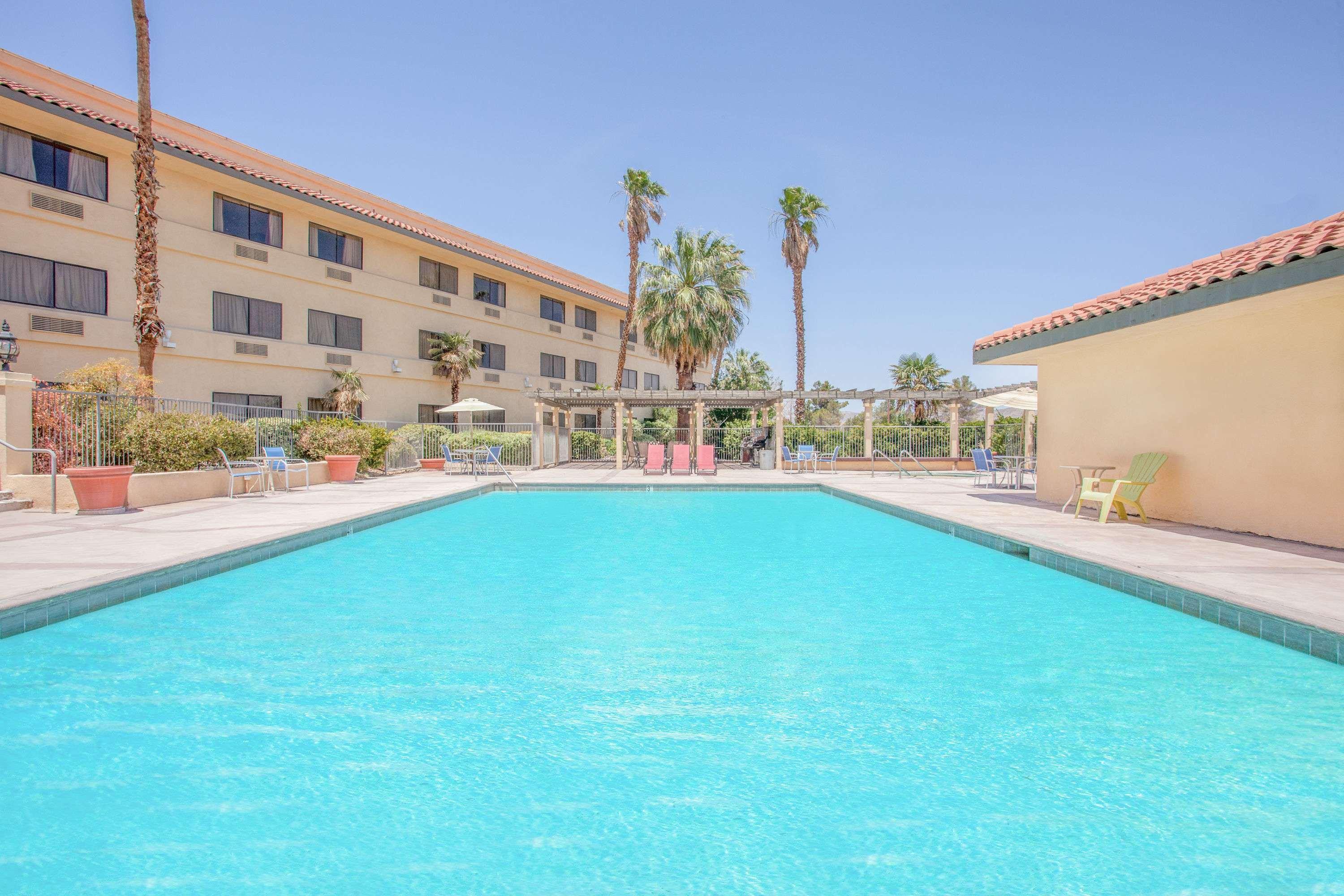 Hotel Ramada By Wyndham Barstow Exteriér fotografie