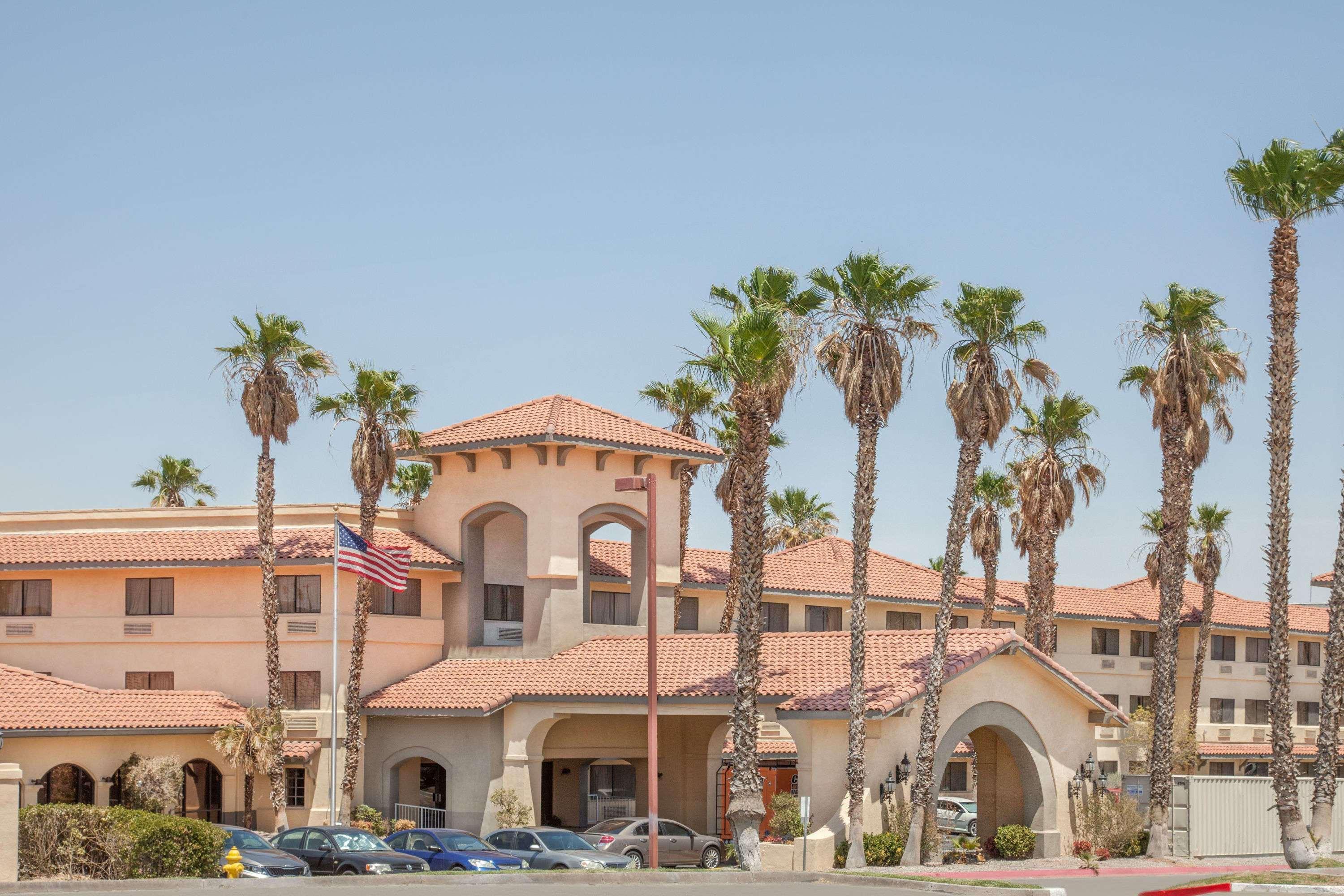 Hotel Ramada By Wyndham Barstow Exteriér fotografie