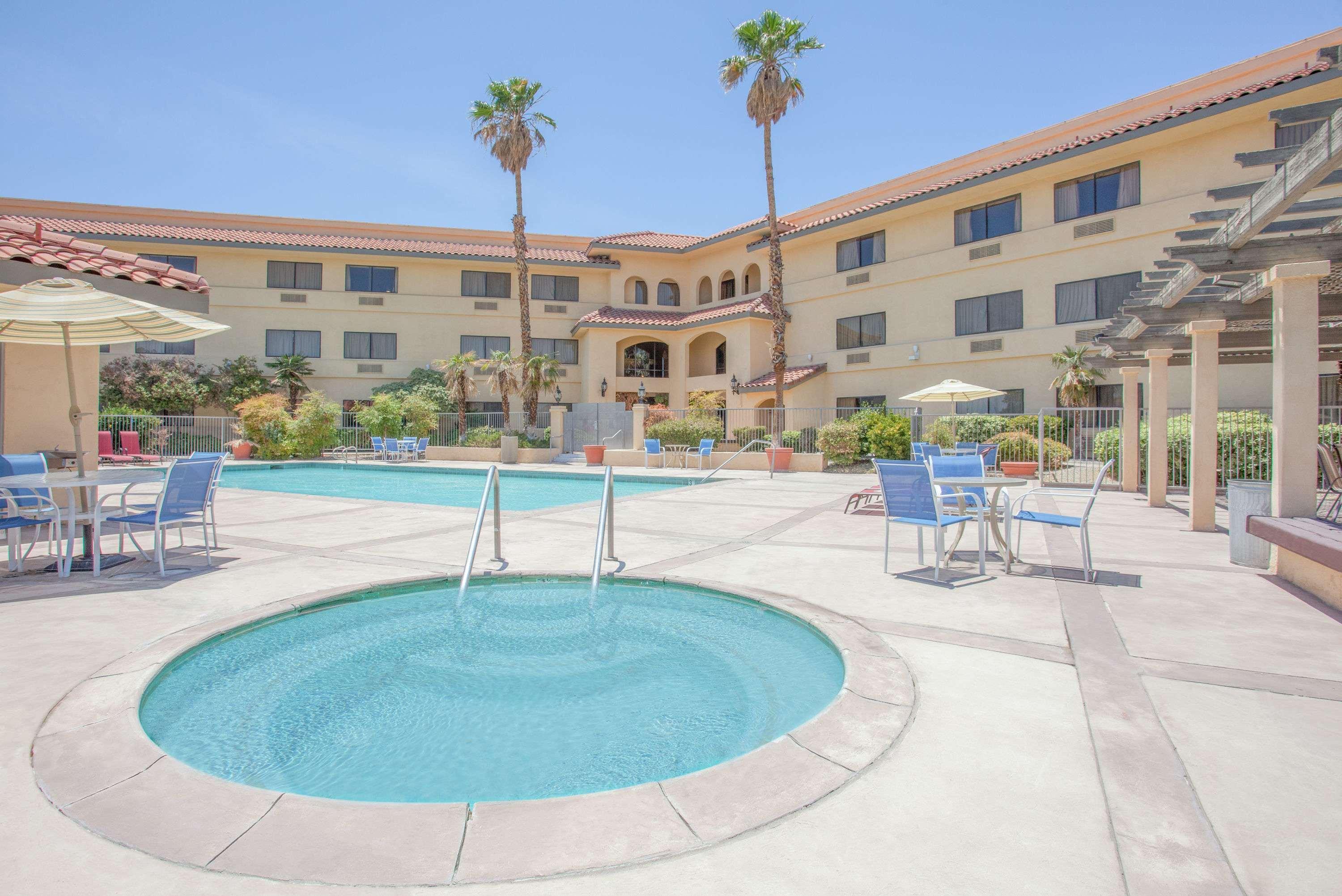 Hotel Ramada By Wyndham Barstow Exteriér fotografie