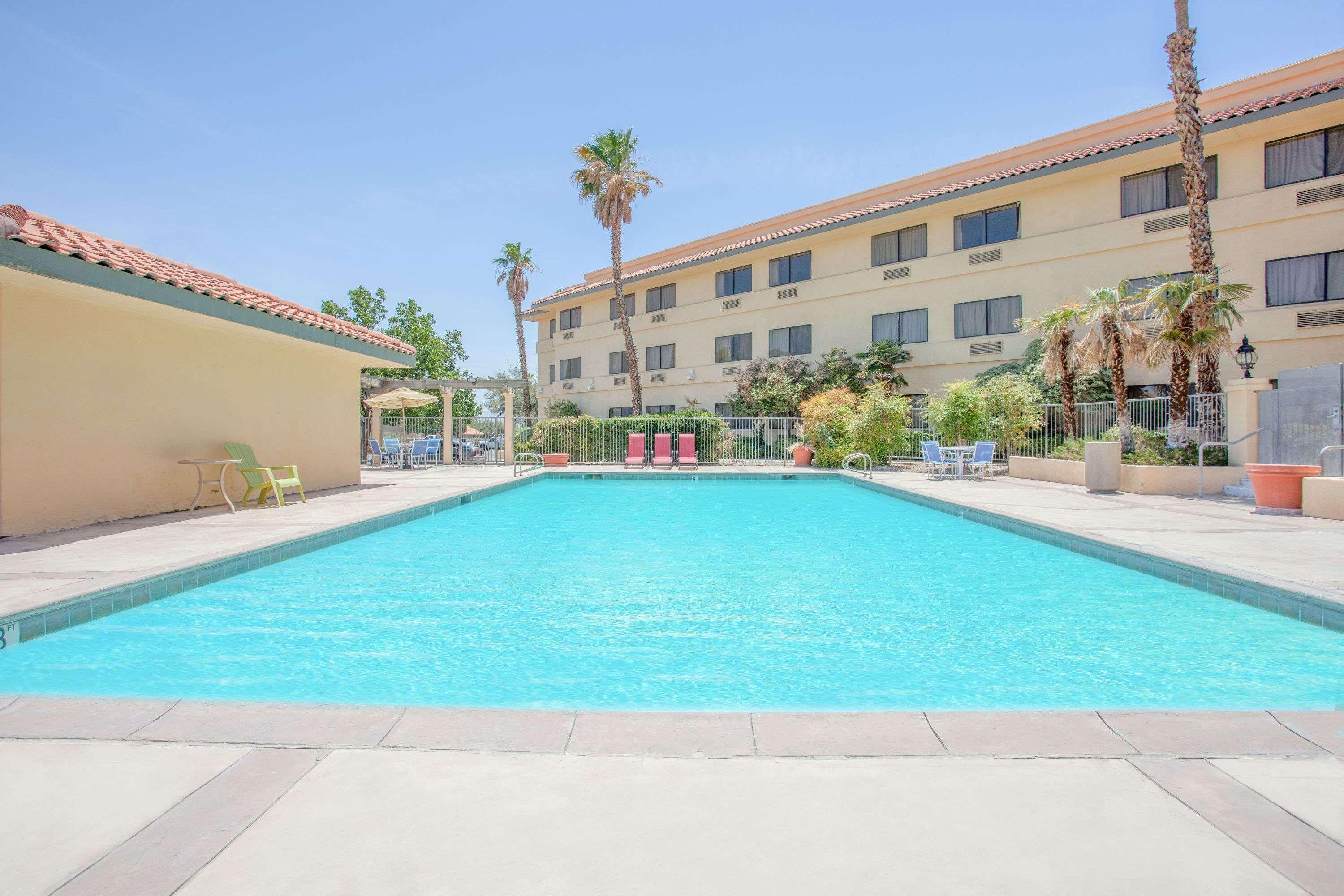 Hotel Ramada By Wyndham Barstow Exteriér fotografie